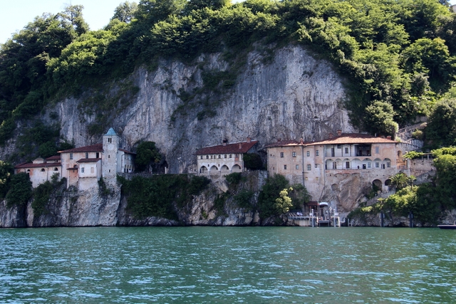 Eremo di Santa Caterina del Sasso Foto Maccione