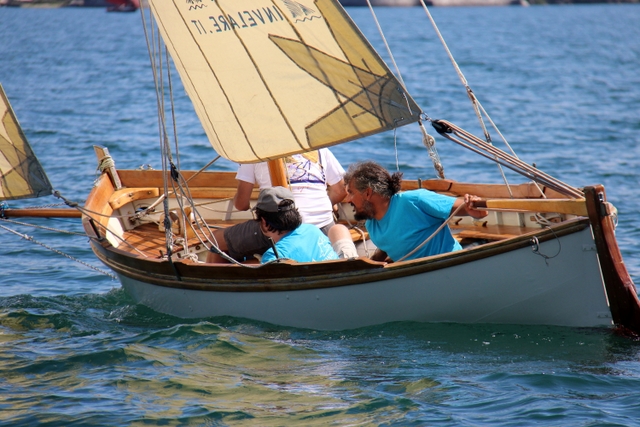 Gozzo a vela latina Foto Maccione